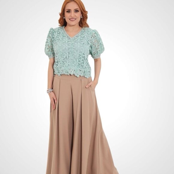 Ladies Full Lace Blouse Size L Green Puff Sleeves V-Neck Rhinestone applications - Picture 4 of 14